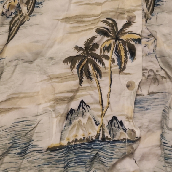 Tropical Button down - Picture 2 of 2